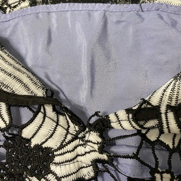 Romeo & Juliet Couture black lace dress/blue, Med. - Picture 7 of 7